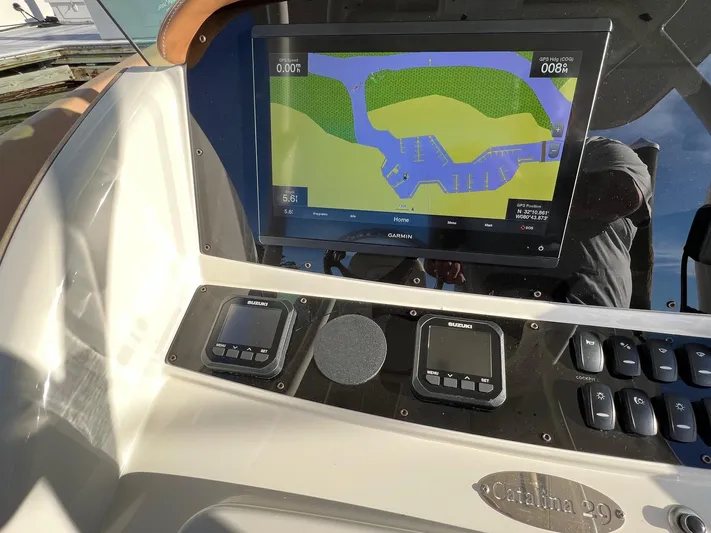  Yacht Photos Pics Console (port)