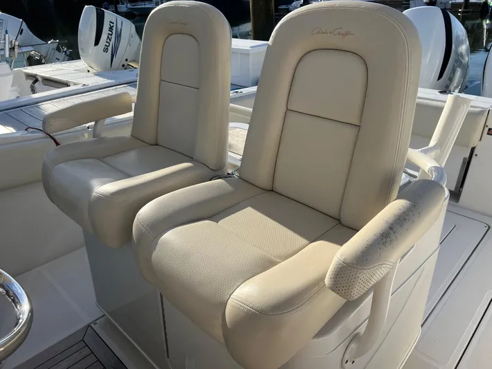  Yacht Photos Pics Helm Comfort