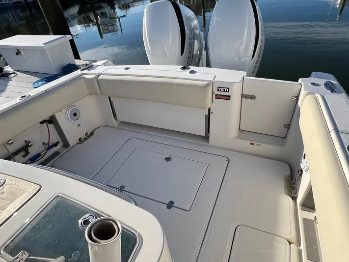  Yacht Photos Pics Transom Seat-Up