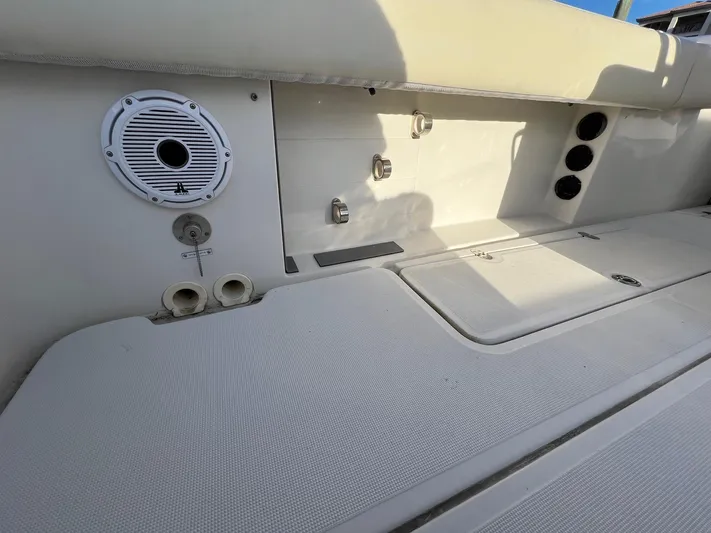  Yacht Photos Pics Gunwale Rod Storage/Raw Water Washdown