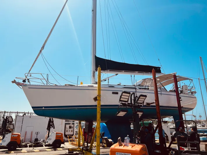  Yacht Photos Pics Sailboat Catalina 400, 1996 model, on dry dock for maintenance under clear blue sky.