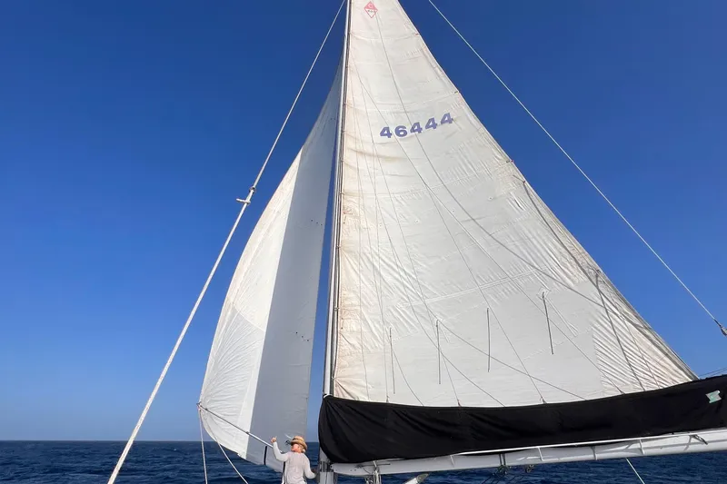  Yacht Photos Pics Sailboat Catalina 400 (1996) with sails unfurled on open sea under clear blue sky.