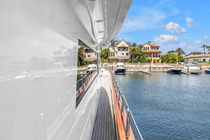 Star Saphire Yacht Photos Pics Luxurious Bilgin 117 yacht from 2007 docked near waterfront homes and boats.