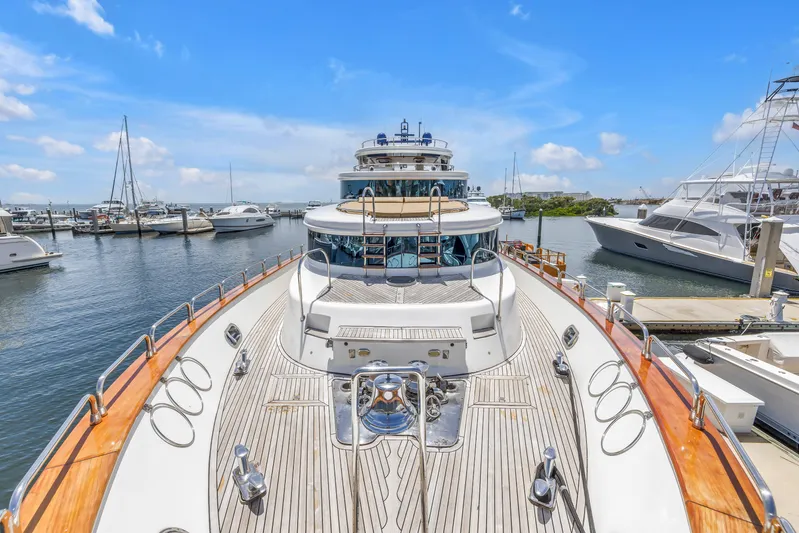 Star Saphire Yacht Photos Pics Luxurious 2007 Bilgin 117 yacht docked at a marina under a clear blue sky.