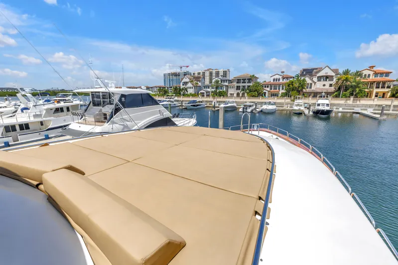 Star Saphire Yacht Photos Pics Luxurious Bilgin 117 yacht docked at marina, showcasing spacious sun deck, 2007 model.