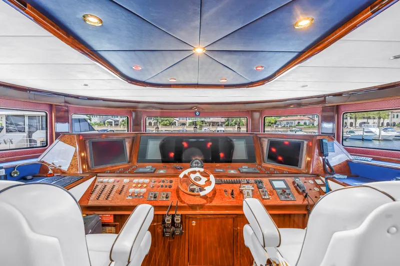 Star Saphire Yacht Photos Pics Luxurious 2007 Bilgin 117 yacht cockpit with advanced navigation controls and panoramic windows.