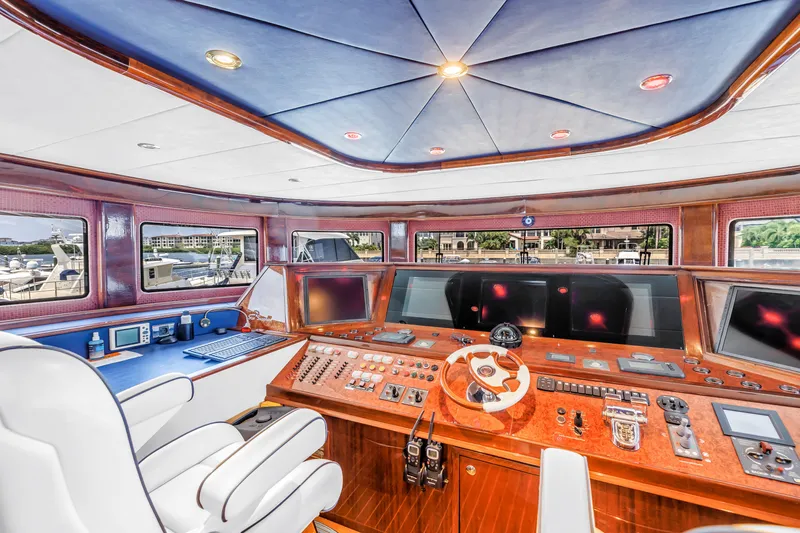 Star Saphire Yacht Photos Pics Luxurious 2007 Bilgin 117 yacht helm with advanced navigation controls and panoramic windows.