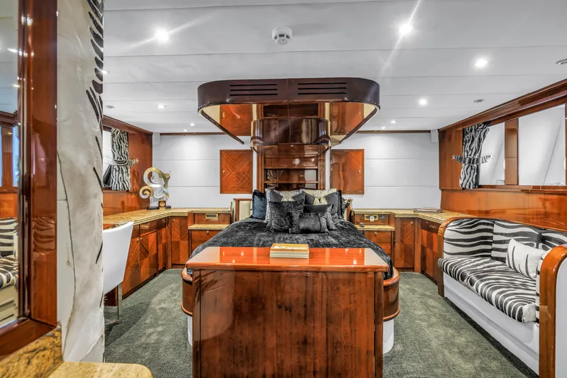 Star Saphire Yacht Photos Pics Luxurious Bilgin 117 yacht interior, featuring elegant wood finishes and plush seating, 2007 model.