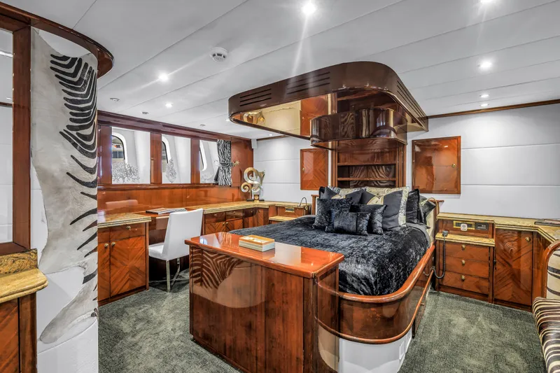 Star Saphire Yacht Photos Pics Luxurious yacht bedroom with elegant wood finishes, plush bedding, and modern decor, Bilgin 117, 2007.