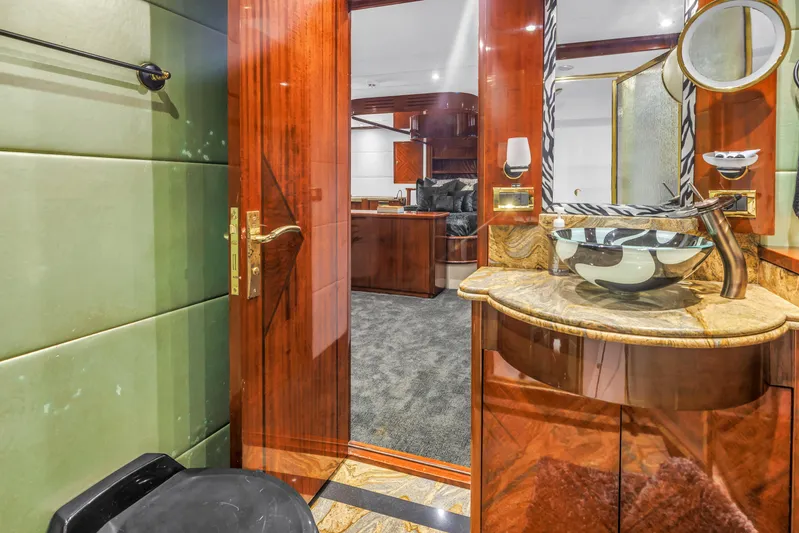 Star Saphire Yacht Photos Pics Luxurious Bilgin 117 yacht interior, featuring elegant wood finishes and modern bathroom design, 2007 model.