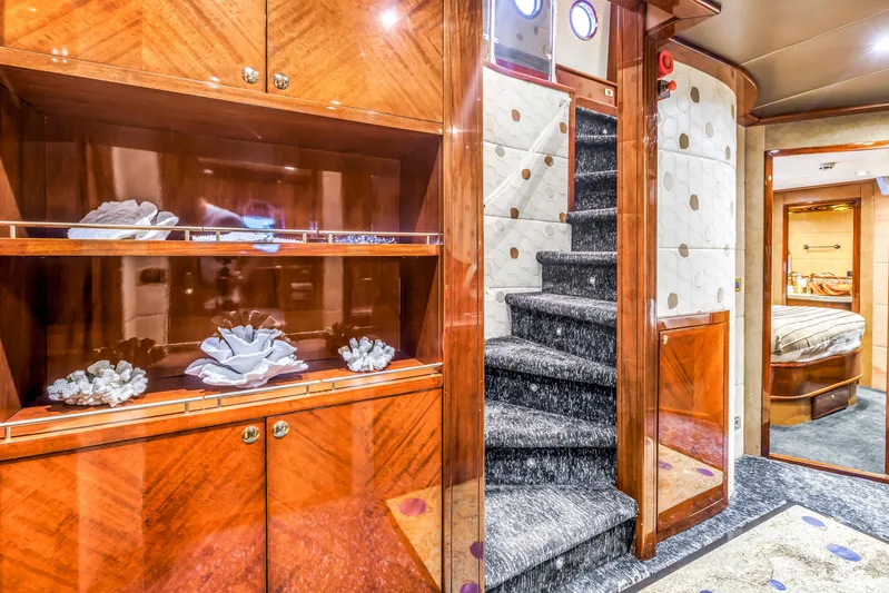 Star Saphire Yacht Photos Pics Luxurious interior of 2007 Bilgin 117 yacht with elegant wood finishes and decorative elements.