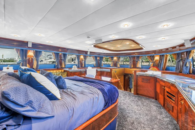 Star Saphire Yacht Photos Pics Luxurious 2007 Bilgin 117 yacht bedroom with elegant wood finishes and plush bedding.