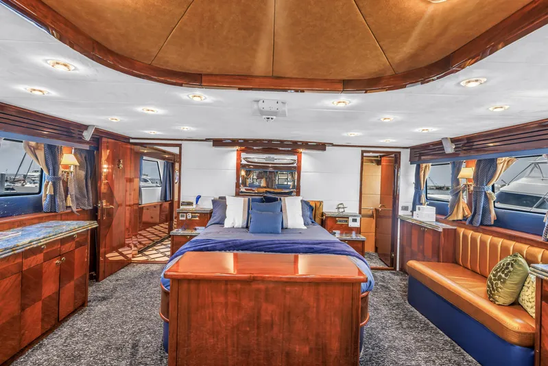 Star Saphire Yacht Photos Pics Luxurious Bilgin 117 yacht interior, 2007 model, featuring elegant wood finishes and plush bedding.