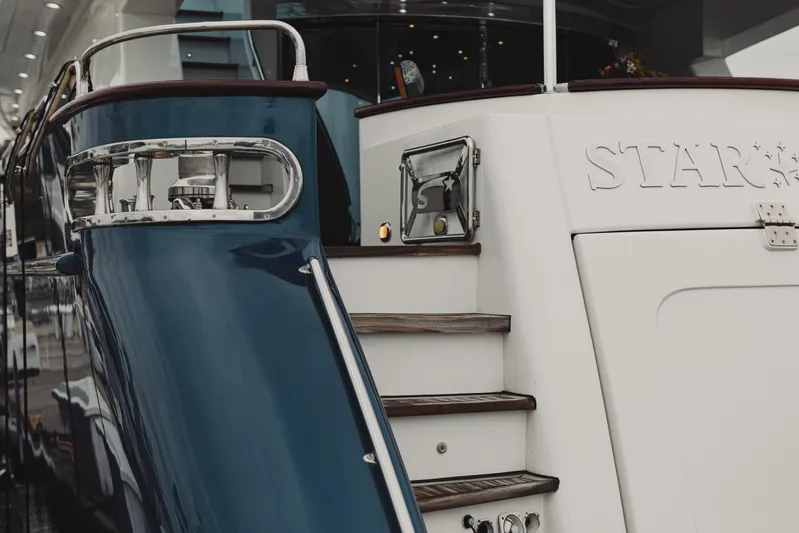 Star Saphire Yacht Photos Pics Luxury yacht Bilgin 117, 2007 model, featuring elegant design and wooden steps.