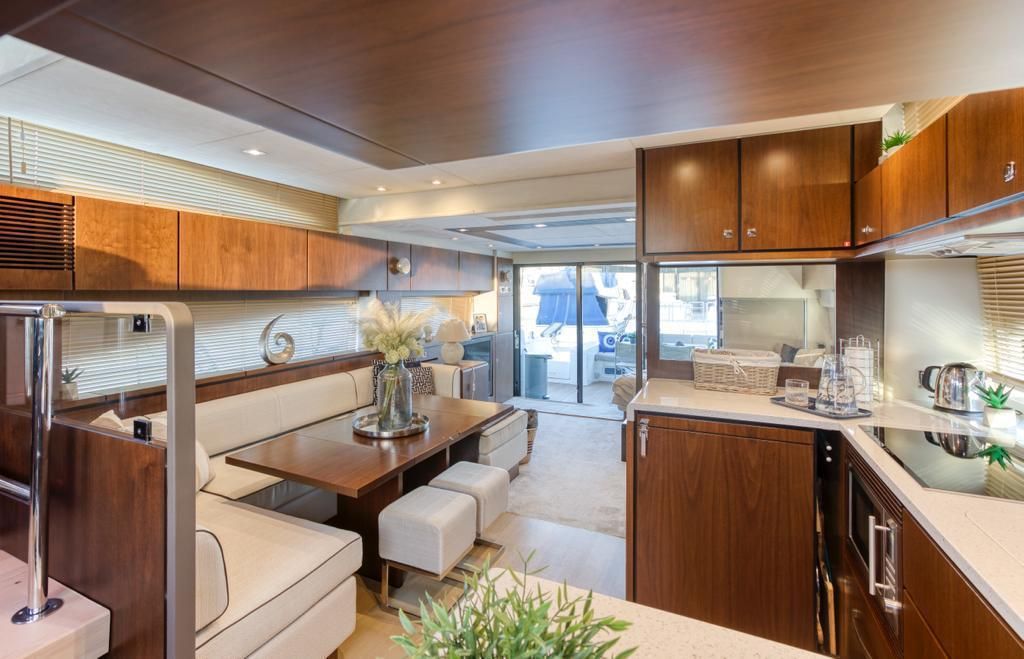 2016 Fairline 66 