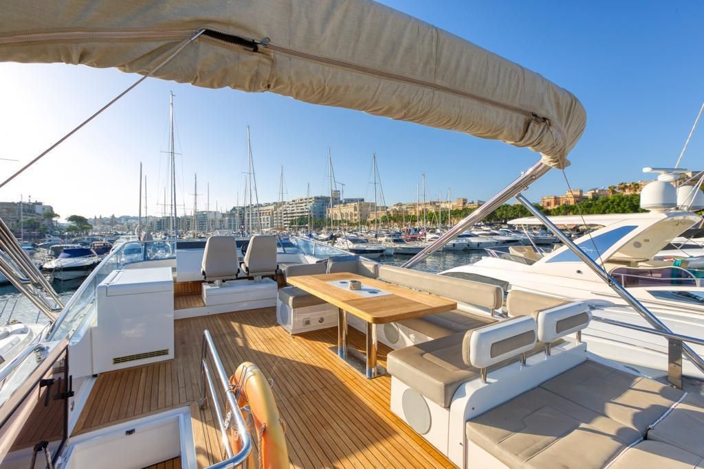 2016 Fairline 66 