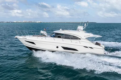 Riviera 4800 Sport Yacht