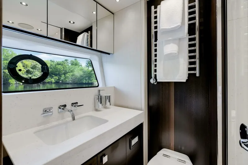  Yacht Photos Pics 2026 Sunseeker 76 Yacht - Image 49