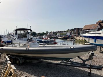 1998 Revenger 27