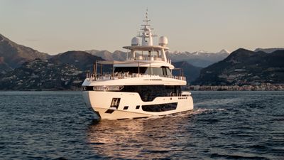 Yacht