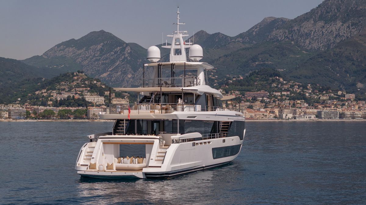 2023 Azimut 116 