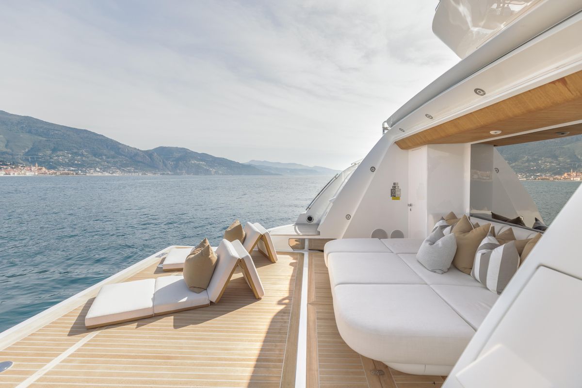 2023 Azimut 116 