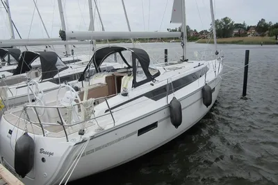 2022 Bavaria Cruiser 37