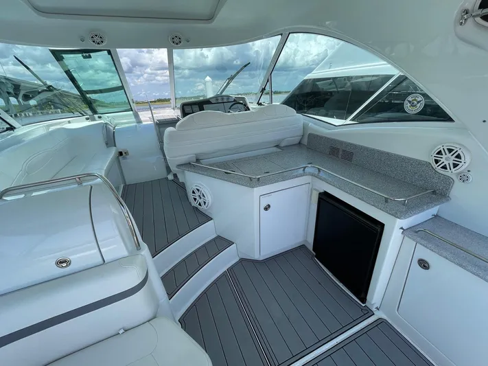 Benthere Yacht Photos Pics Formula 45 Yacht BenThere- Cockpit Entertainment