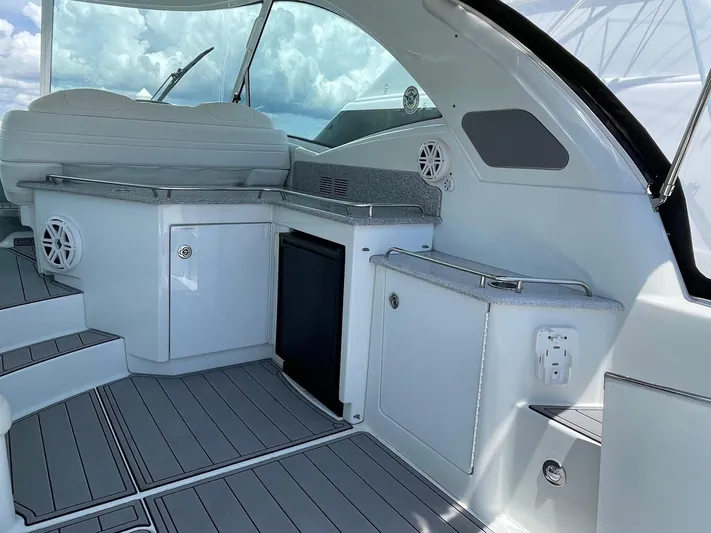 Benthere Yacht Photos Pics Formula 45 Yacht BenThere- Cockpit Entertainment