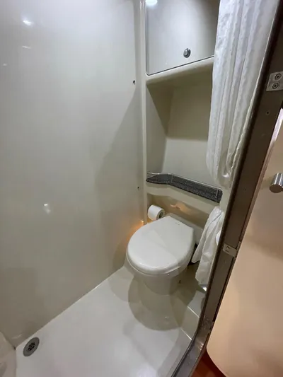 Benthere Yacht Photos Pics Formula 45 Yacht BenThere- Aft Cabin Head