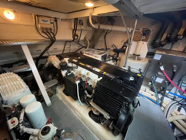 Benthere Yacht Photos Pics Formula 45 Yacht BenThere- Engine Room