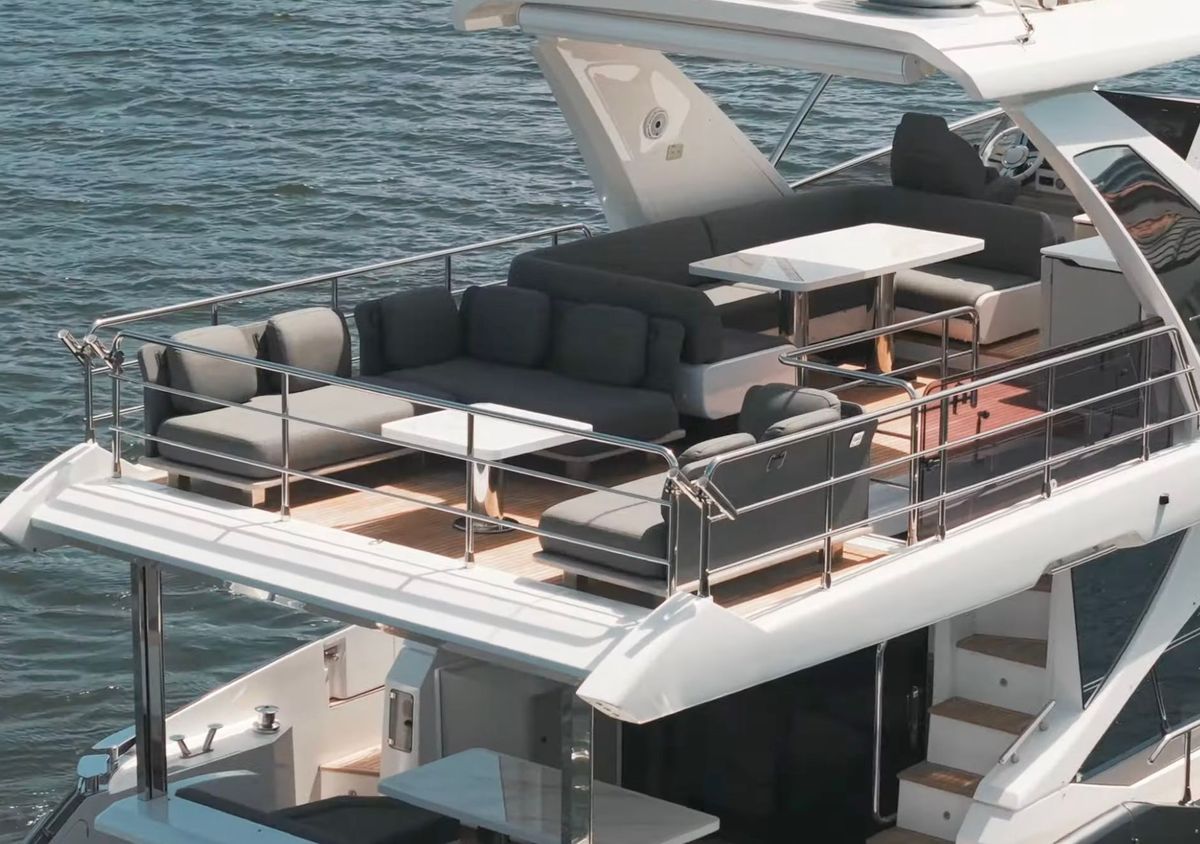 2022 Azimut 60 