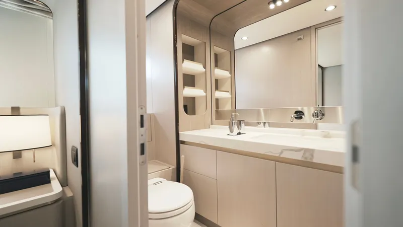 Skoupidia Yacht Photos Pics Luxurious bathroom on the Azimut 60 Fly yacht, year 2022.