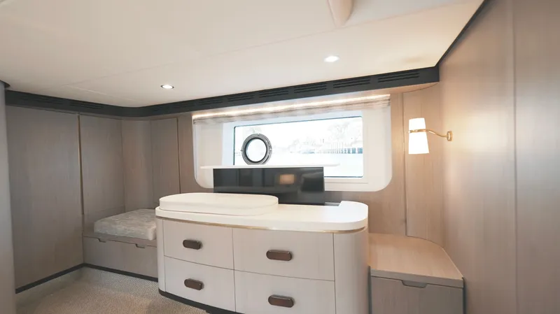 Skoupidia Yacht Photos Pics Interior of 2022 Azimut 60 Fly with modern design.