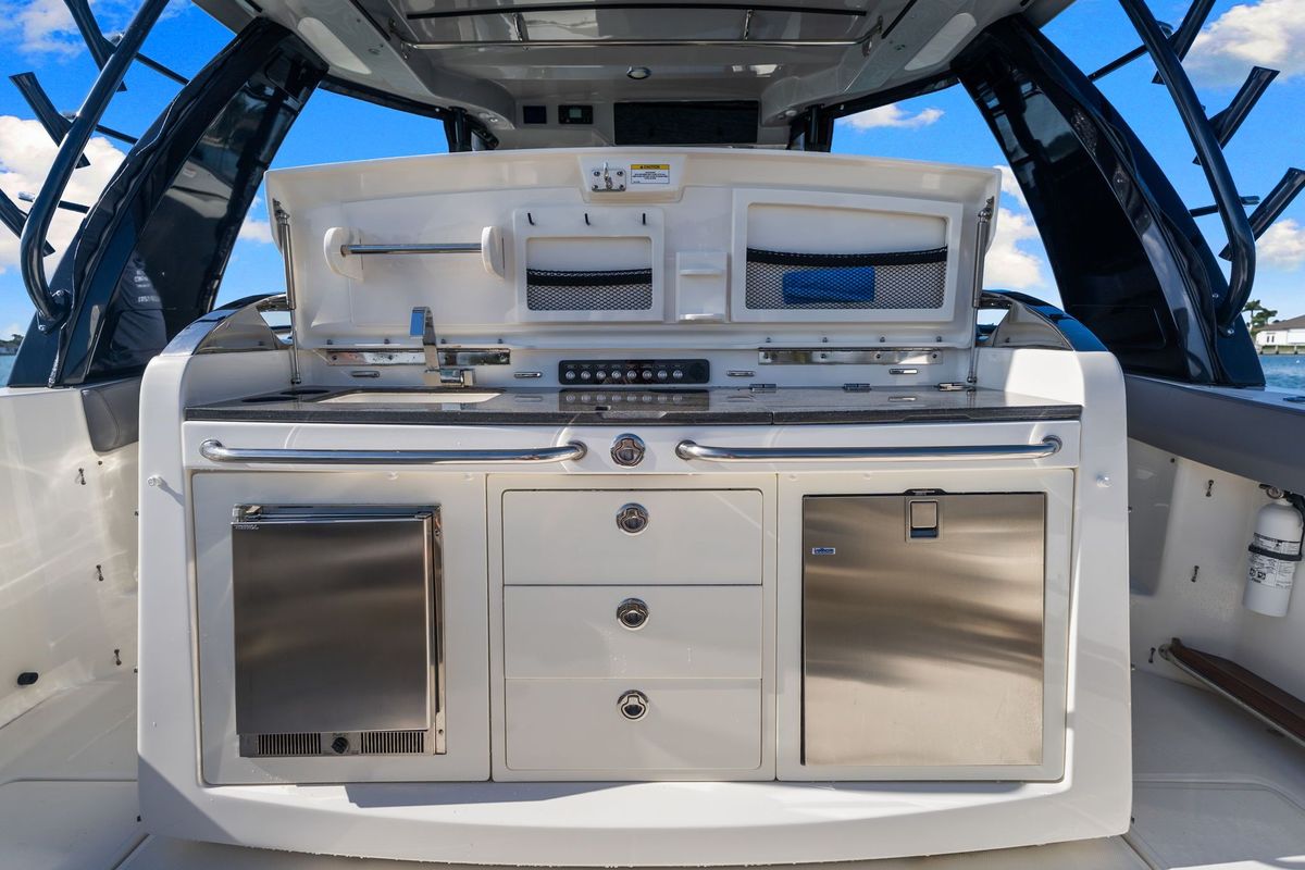 2023 Boston Whaler 42 