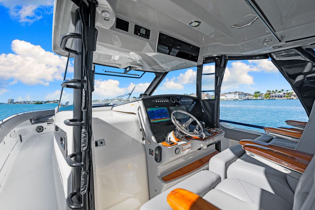 2023 Boston Whaler 42 