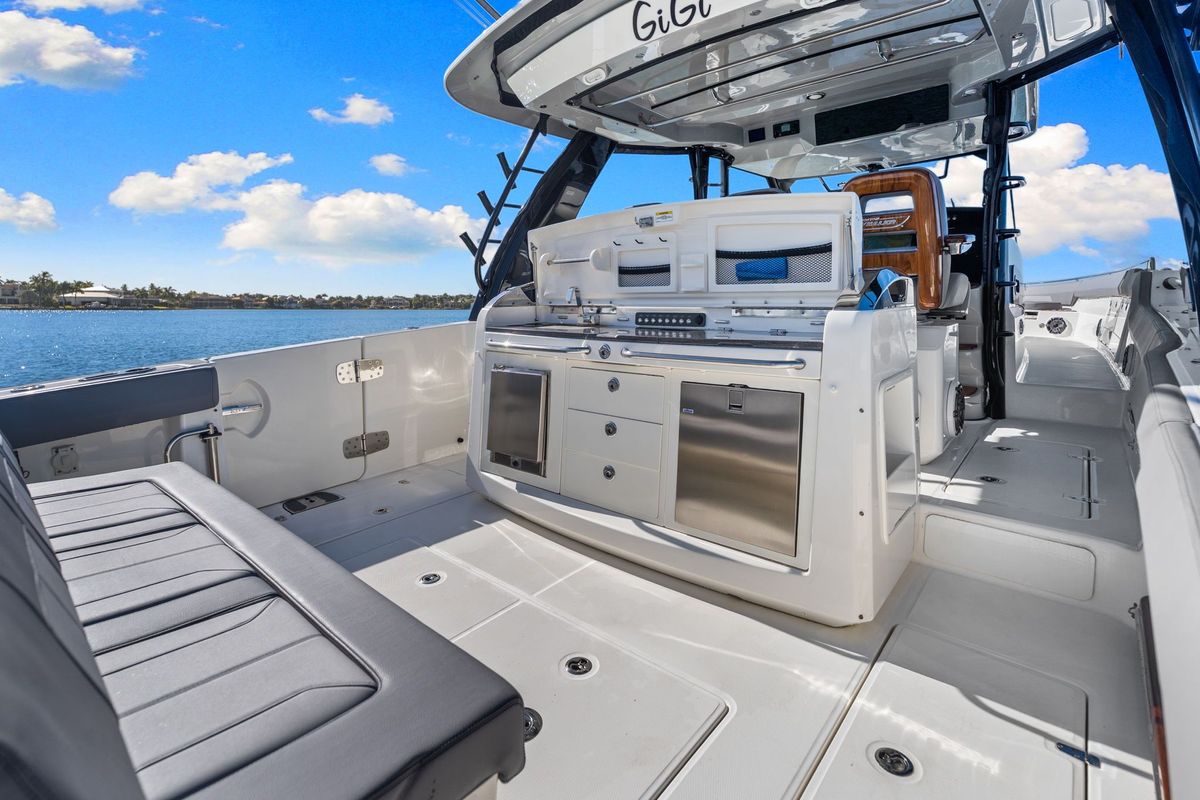 2023 Boston Whaler 42 