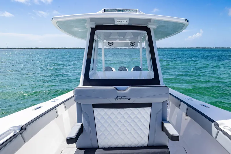  Yacht Photos Pics 2025 Streamline R 35 boat on clear blue water, showcasing sleek design and luxury seating.