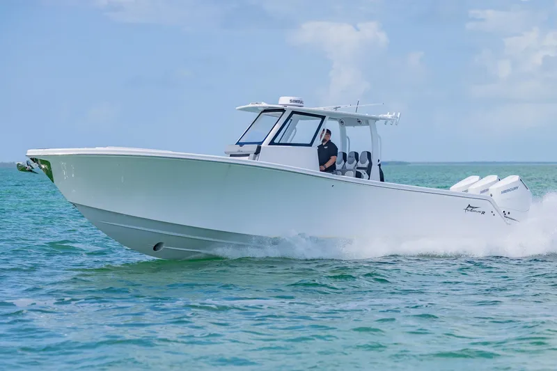  Yacht Photos Pics 2025 Streamline R 35 boat cruising on clear blue water.