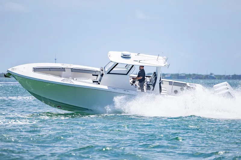  Yacht Photos Pics 2025 Streamline R 35 boat cruising on open water, showcasing sleek design and performance.