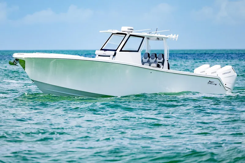  Yacht Photos Pics 2025 Streamline R 35 boat cruising on clear blue ocean waters.