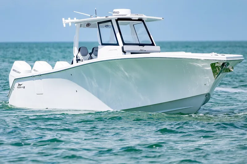  Yacht Photos Pics 2025 Streamline R 35 boat cruising on clear blue water.