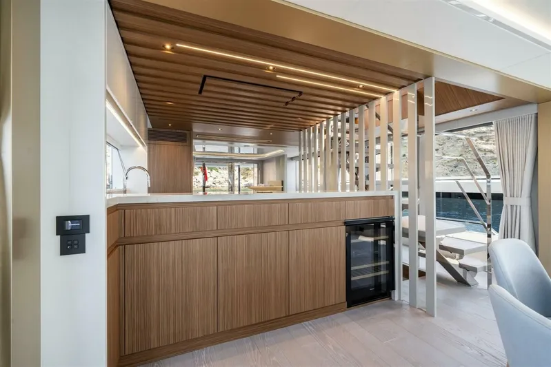  Yacht Photos Pics 2026 Sunseeker 82 Ocean Enclosed - Image 23