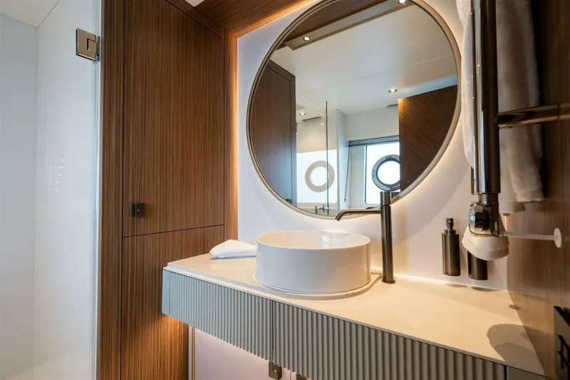  Yacht Photos Pics 2026 Sunseeker 82 Ocean Enclosed - Image 45