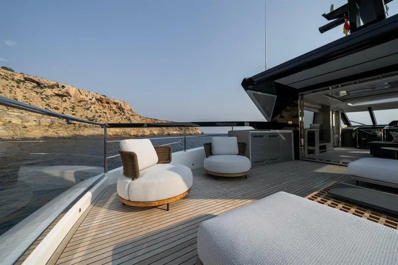  Yacht Photos Pics 2026 Sunseeker 82 Ocean Enclosed - Image 56