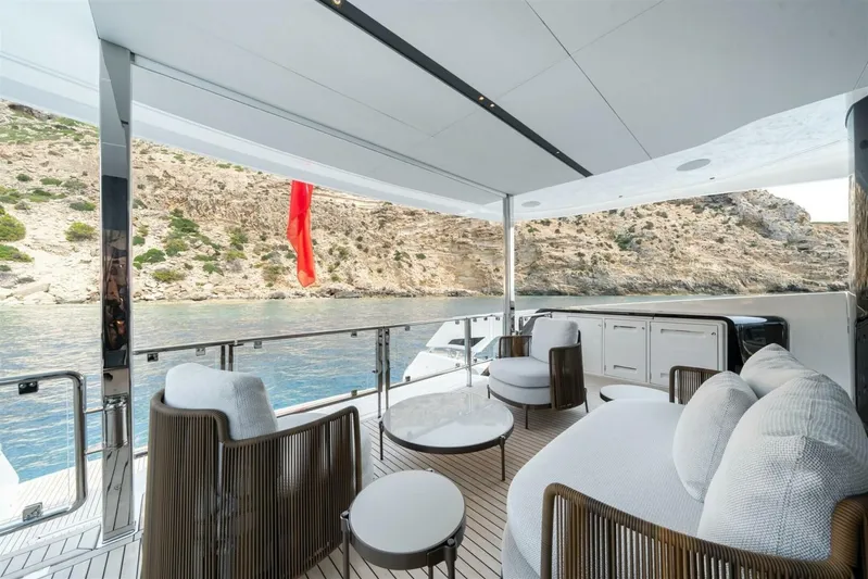  Yacht Photos Pics 2026 Sunseeker 82 Ocean Enclosed - Image 11