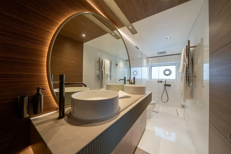  Yacht Photos Pics 2026 Sunseeker 82 Ocean Enclosed - Image 37