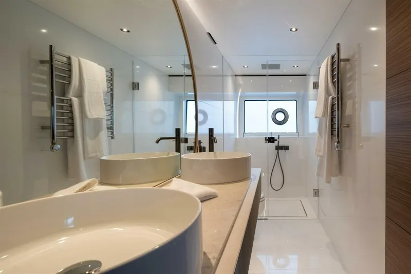  Yacht Photos Pics 2026 Sunseeker 82 Ocean Enclosed - Image 38