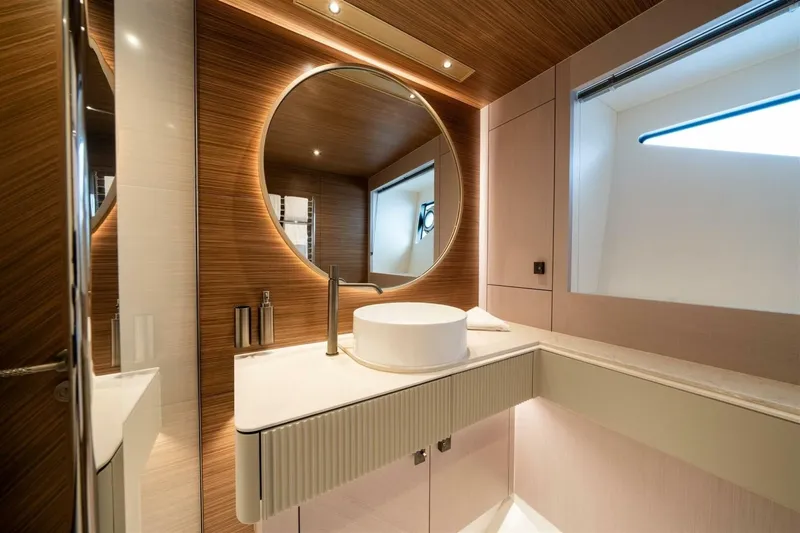  Yacht Photos Pics 2026 Sunseeker 82 Ocean Enclosed - Image 42