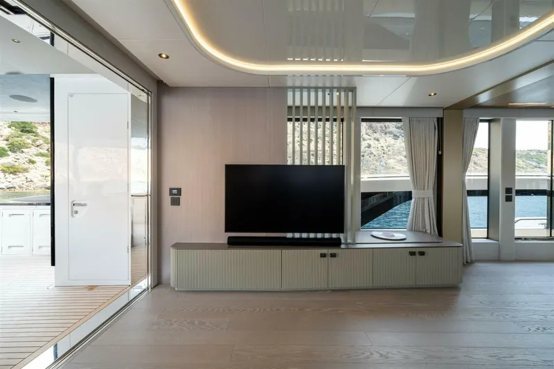  Yacht Photos Pics 2026 Sunseeker 82 Ocean Enclosed - Image 14